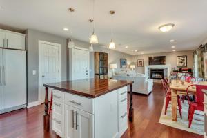 7-Bedroom Home by the Mountains