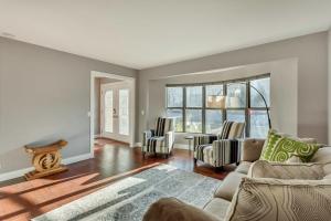 7-Bedroom Home by the Mountains