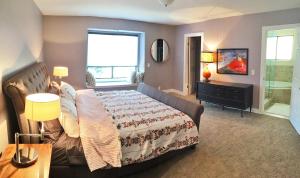 7-Bedroom Home by the Mountains