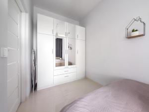 Riverside Harmony Chic Apartment by BookingHost