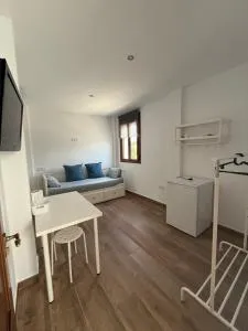 Habitación con baño Bolonia - M A N U E L A - EL Chaparral