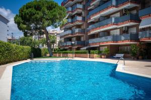 AT253 Ground floor with pool next to the beach
