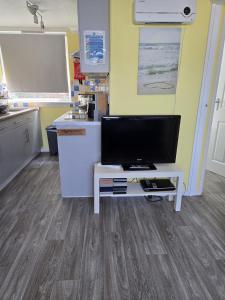 Sunny Sandown Bay Holiday Chalet Yaverland Isle of wight