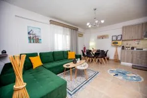 LUNA'S HOUSE - Evkarpía