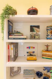 Conforto a 4 minutos da Praia do Leblon - AP801