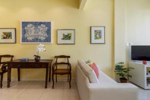 Conforto a 4 minutos da Praia do Leblon - AP801