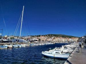 Appartement lumineux, cinq personnes, centre historique de la Ciotat