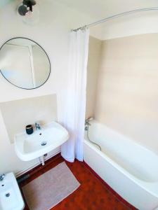 Appartements Best of Chartres one bedroom city center and view on the Cathedral : photos des chambres
