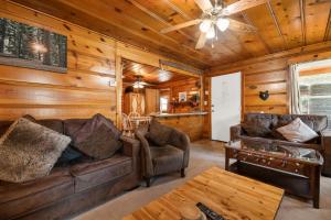 Pine Forest Cabin - Adorable vintage cabin with a cozy wood burning fireplace and foosball table!