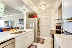 Beach Access Ocean-View Condo with Screened Balcony