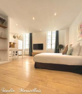 Appart'hotels Les Appartements du Vieux Port : Studio Lit Queen-Size de Luxe 