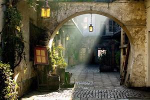 Mogilska modern - free parking - by Hosty