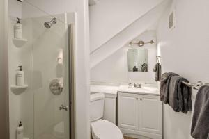 Sedona Hilltop Retreat Deck with Red Rock Views