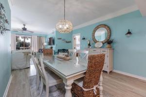 112 Barrington Court