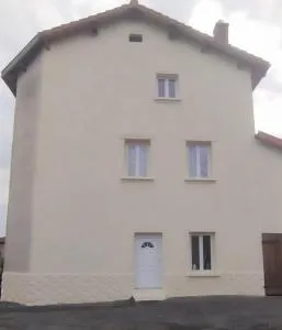 Maison à la campagne Grande cuisine tous équipés, grand salon , 3 chambres avec lits doubles, salle de bain et toilettes - Le Monestier
