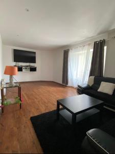 Maison à la campagne Grande cuisine tous équipés, grand salon , 3 chambres avec lits doubles, salle de bain et toilettes