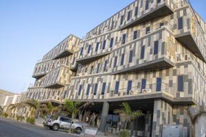 شقة بمجمع أرض الفخامة السكني