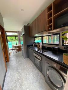 CocoBay Sunny Retreat House