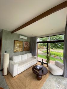 CocoBay Sunny Retreat House