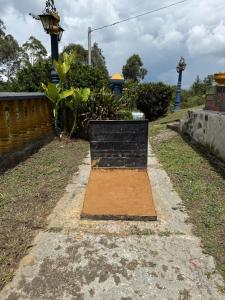 House near Marial stone and old Peñol replica
