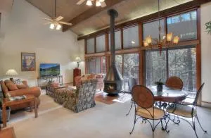 Tamarron PineCone 816 - Tacoma