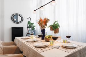 Creative Shelter 108m2 with Balcony Old Town