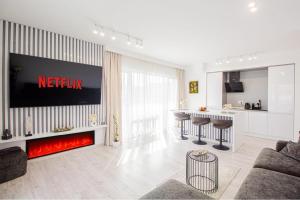 MoHost View 2BR - Top Floor Luxury Mountains View -AC-