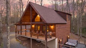 Deer Run I Dog Friendly Hot Tub Fire Pit Sleeps 6