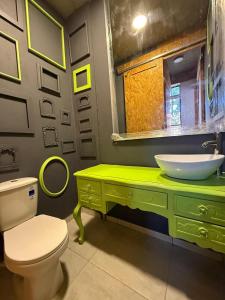 Trendy Artist Loft - Unique Stay Chicago Style