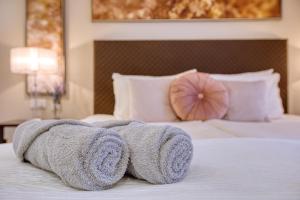 The Golden Mile Luxury Seafront Apartment in Sliema