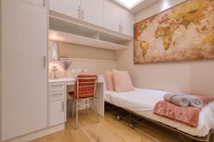 The Golden Mile Luxury Seafront Apartment in Sliema