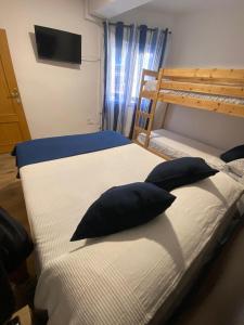 PRIMERA LÍNEA, PISCINA, WiFi, PÁDEL y más! #1