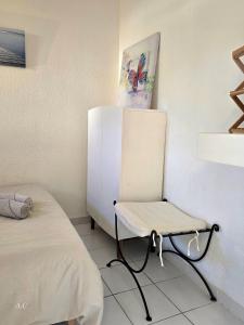 Appartements Le Murier - Rez de jardin avec veranda, terrasse a 5min a pied de la mer avec parking - BY AURAconciergerie : photos des chambres