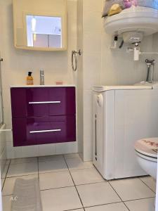 Appartements Le Murier - Rez de jardin avec veranda, terrasse a 5min a pied de la mer avec parking - BY AURAconciergerie : photos des chambres