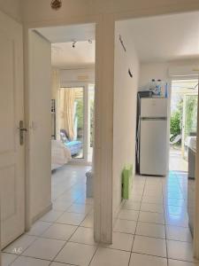 Appartements Le Murier - Rez de jardin avec veranda, terrasse a 5min a pied de la mer avec parking - BY AURAconciergerie : photos des chambres