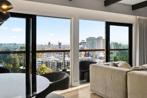 Hollywood Hills 3 Bedroom Views and Jacuzzi