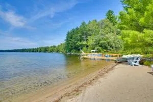 Panther Pond Cabin with 200 Ft Sand Beach and Dock! - 刘易斯顿