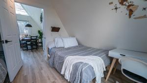 Cozy, Hot Tub, Sauna, Heated Floors, EV, Nespresso