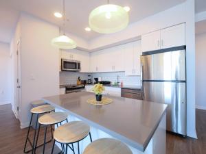 Mins to NYC, Exceptional Modern 2Bedroom Apt