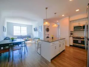 Mins to NYC, Exceptional Modern 2Bedroom Apt - Bayonne