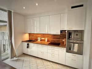 Appartements Maison LAMARTINE - Plein Centre-Ville Avec Garage & Jeux : photos des chambres