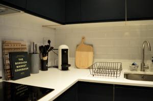 Deluxe Maisonette Oval, Sleeps 4, Garden & Hammock 2 bedrooms - Open for Business stays, Relocators, Long Stays, Contractors