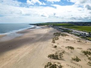 Coastal Comfort Haven 3BR Retreat