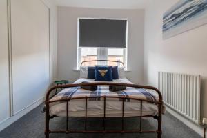 Coastal Comfort Haven 3BR Retreat