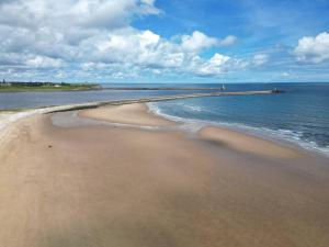 Coastal Comfort Haven 3BR Retreat