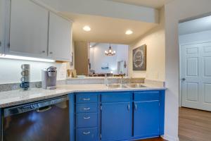Indoor Pool Access: Golf Getaway Near 76 Strip!