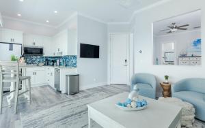 Manatee Suite 3 Funky Fish House at Cape Harbour