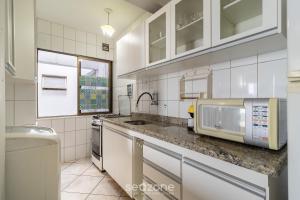 Apto Charmoso c Varanda e Vista Mar EDJ0410