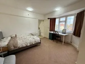 New Malden Retreat - Morden