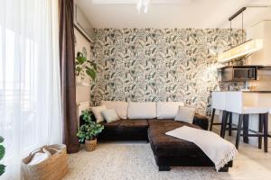 Lovely Home - Free Garage - Balcony